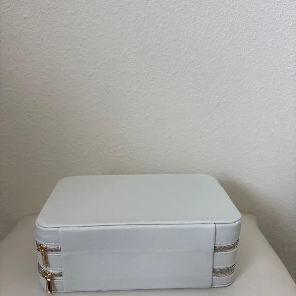 Jewelry box with included earrings set NWT - Picture 5 of 6